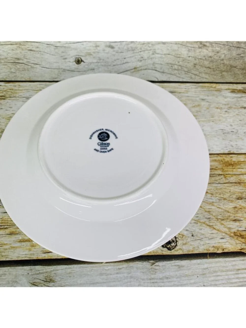 Gibson Everyday NOBILIS White Embossed Laurel Porcelain Salad Lunch Plates Set 2